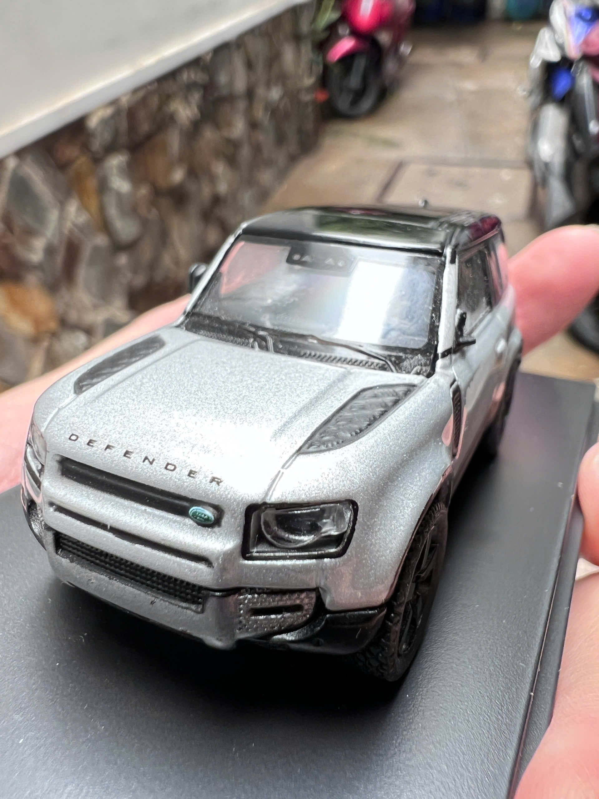 Tarmac Works 1:64 Land Rover Defender 90