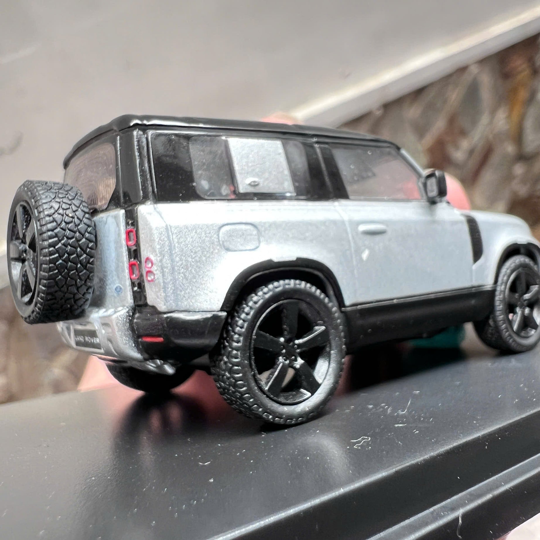 Tarmac Works 1:64 Land Rover Defender 90