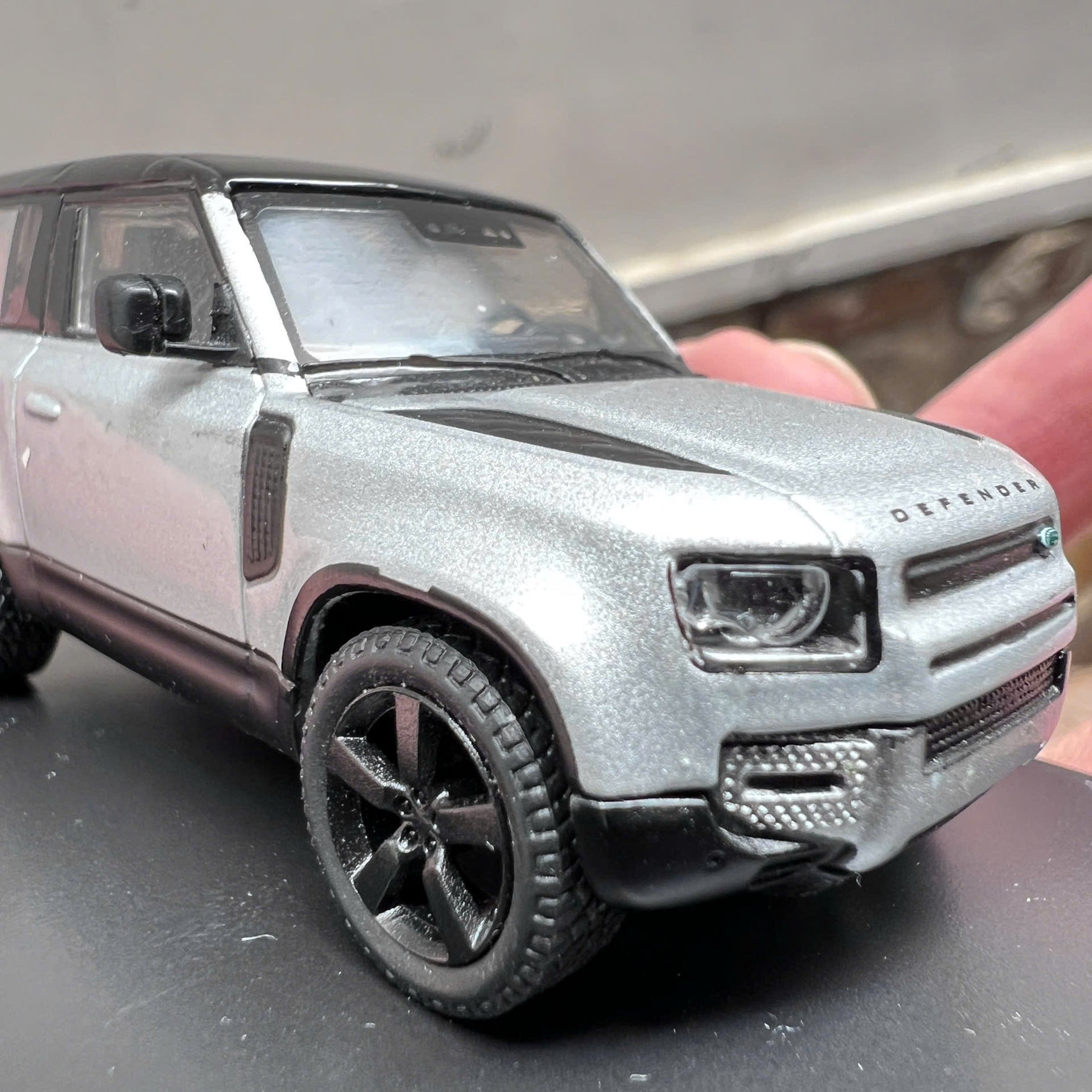 Tarmac Works 1:64 Land Rover Defender 90