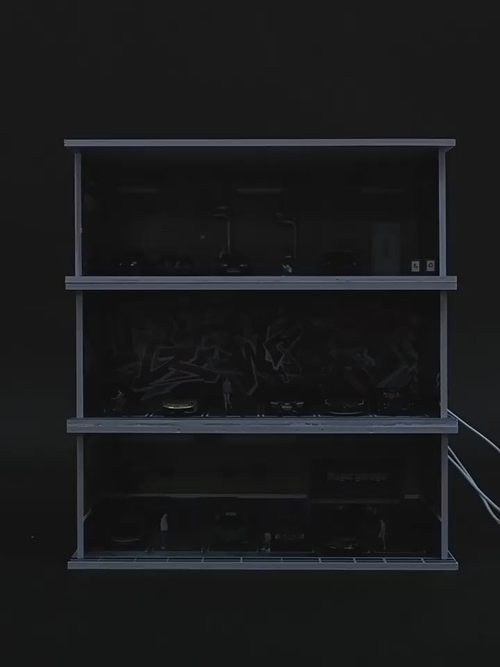 Diorama Bãi Đỗ Xe 6 Slot 1:64 – Có Đèn LED, Formex Cứng & Mica Chống Bụi.